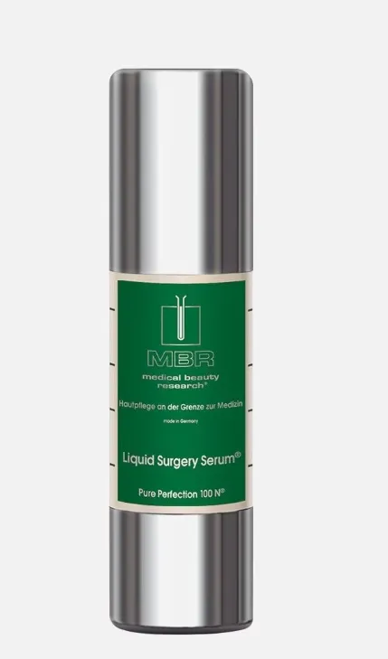 Liquid Surgery Serum von MBR im silbernen Airless-Spender mit grünem Etikett