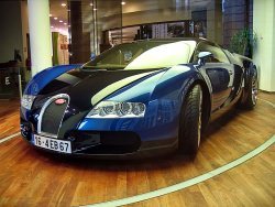 Bugatti_Veyron_by wiki GerardM