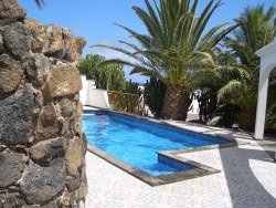 Swimming Pool by wiki, Marv1111