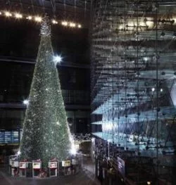 Weihnachsbaum Swarovski - Der Swarovski-Weihnachtsbaum im Berliner Hauptbahnhof