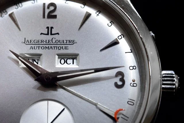 Jaeger-LeCoultre Automatik-Uhr mit Kalenderanzeige im Detail