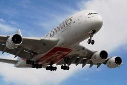 Airbus A380 Emirates by flickr BriYYZ1 - Emirates: Luxusreisende werden mit Bussen deluxe abgeholt