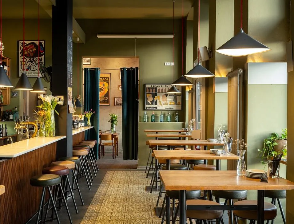 Barbereich der Tapas-Bar Raval in Berlin-Kreuzberg