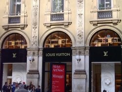 Louis Vuitton by wikimedia, Sascha Vaupel cc by wikimedia/ Sascha Vaupel
