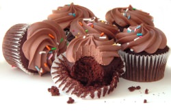 Cupcakes by wikimedia Pamela - „Süße Sünden“: Das Backbuch der Londoner Hummingbird Bakery