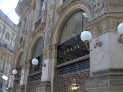 Prada by wikimedia, Per Andersson cc by wikimedia/ Per Andersson