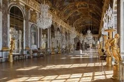 Versailles by wikimedia Myrabella - Schloss Versailles: Prunkvolle Ausstellung von Joana Vasconcelos