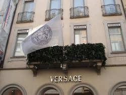 Versace by wikimedia/ Bahar cc by wikimedia/ Bahar