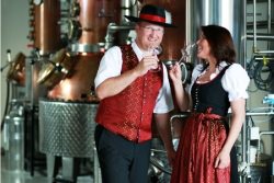 Josef V. Farthofer Foto: Edeldestillerie Mag. Josef Farthofer/Franz Weingartner Foto: Edeldestillerie Mag. Josef Farthofer/Franz Weingartner