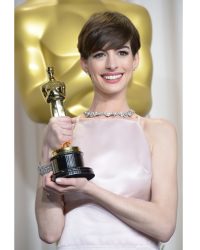 TIFFANY & CO. ANNE HATHAWAY AT THE 85TH ACADEMY AWARDS® Foto: Joe Klamar/AFP Foto: Joe Klamar/AFP