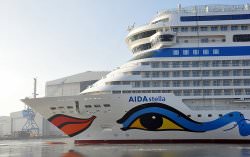Aida Stella by wikimedia, Patrick-sg cc by wikimedia/ Patrick-sg
