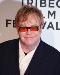 Elton John by wikimedia David Shankbone - Elton John lädt zum White Tie and Tiara Ball 2013