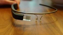 Google Glass by wikimedia Tedeytan - Plant Google schwimmende Luxus-Showrooms?