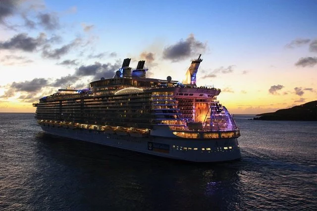 Allure of the Seas cc by wikimedia Andreas von Oettingen - „Allure of the Seas“: Traumhafte Kreuzfahrt durch die Karibik