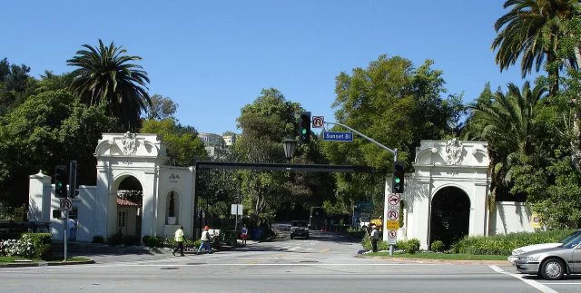 Bel Air cc by wikimedia Leahcim506 - Bel Air: Eine der schönsten Villen in Los Angeles steht zum Verkauf