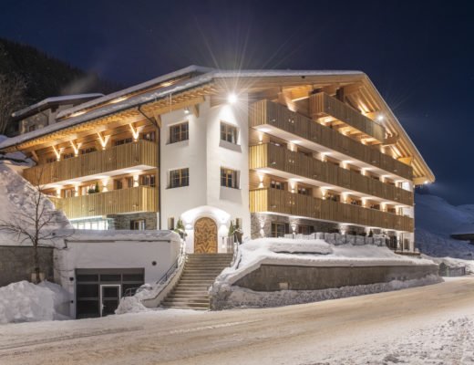 Brunnenhof 3 Bramble Ski c Yves Garneau 3 520x400 - Kontaktloser Service im Ski-Urlaub – die 5 schönsten Luxus-Chalets im Schnee