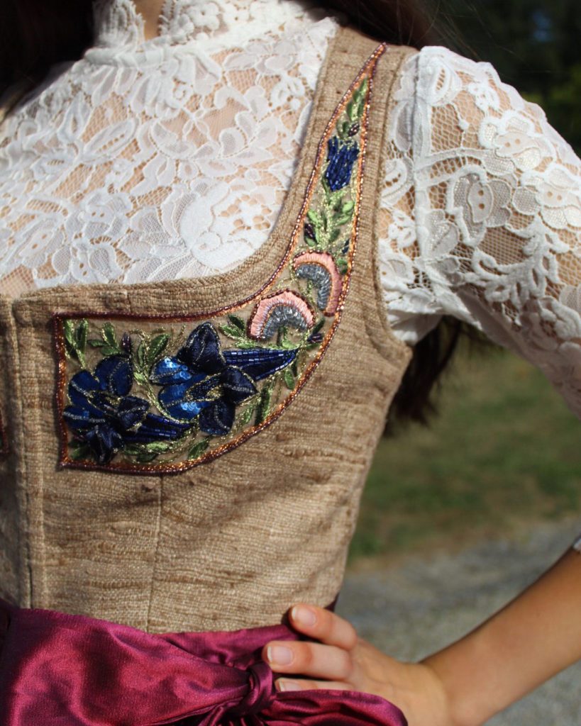 SAINTEMARIE Couture Luxus Dirndl im Broderie Stil von Maria Godau