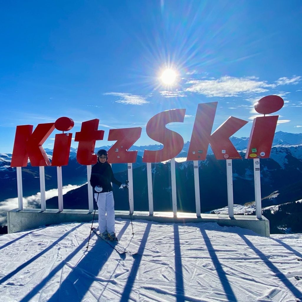 KITZ SKI weltbestes Skigebiet 2022 1 1024x1024 - 5 Beliebte Skigebiete für Luxus-Skiurlaub in Deutschland und Österreich