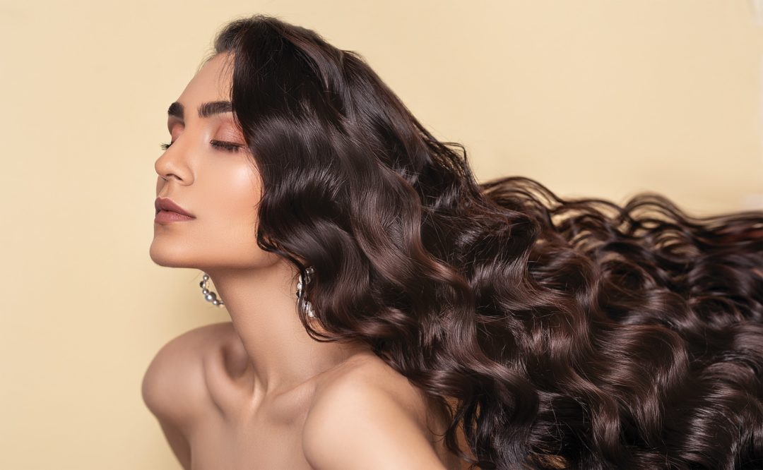 blow dry frisuren haare luxus 1080x666 - Flüssiges Gold: Die erlesensten Haarpflegeöle und ihre wohltuenden Effekte auf Ihr Haar