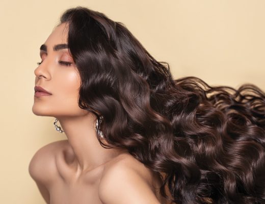 blow dry frisuren haare luxus 520x400 - Flüssiges Gold: Die erlesensten Haarpflegeöle und ihre wohltuenden Effekte auf Ihr Haar