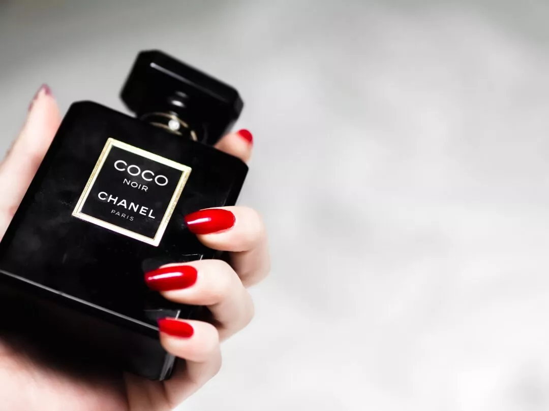 coco chanel noir Die beliebtesten Luxusparfums Damen Frauen Parfums Luxus 1080x810 - Die 12 beliebtesten Luxusparfums für Damen