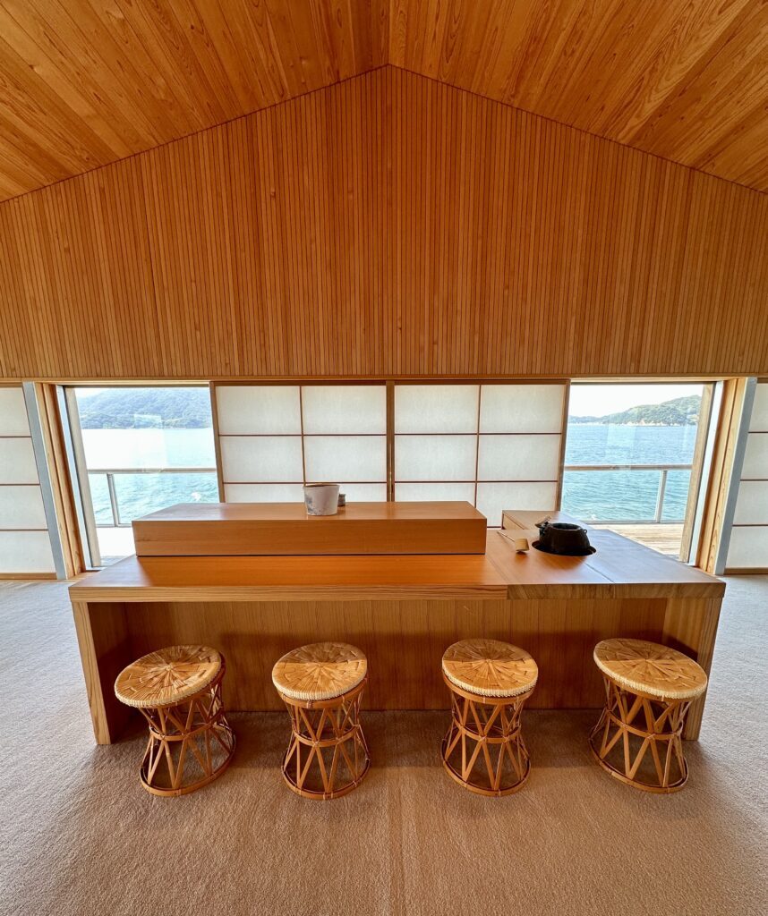 Guntû Cruise Ship Bar