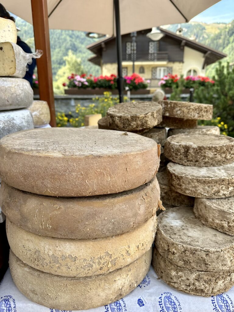 Gelebte Nachhaltigkeit auf dem Bauernmarkt Lo Matsòn mit lokalen Produkten aus dem Aostatal