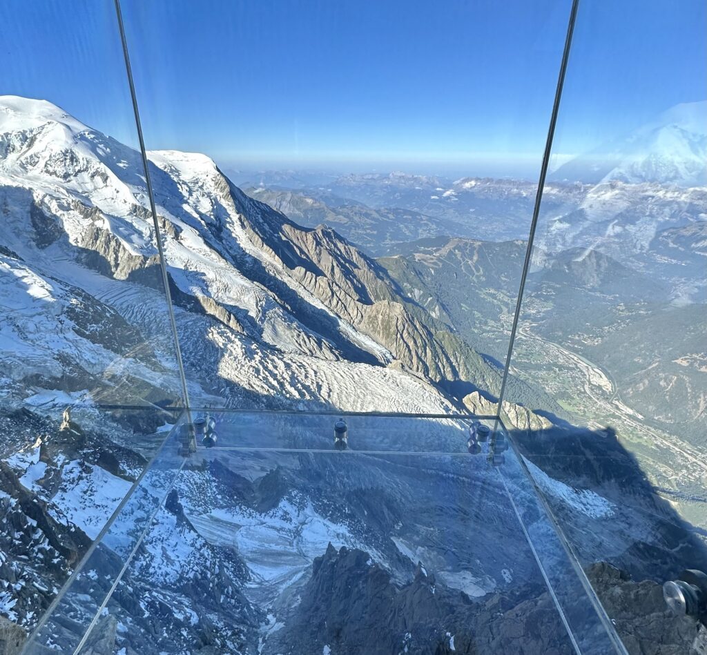 Aiguille du midi Mont Blanc Chamonix Glasbox "Pas dans le Vide"