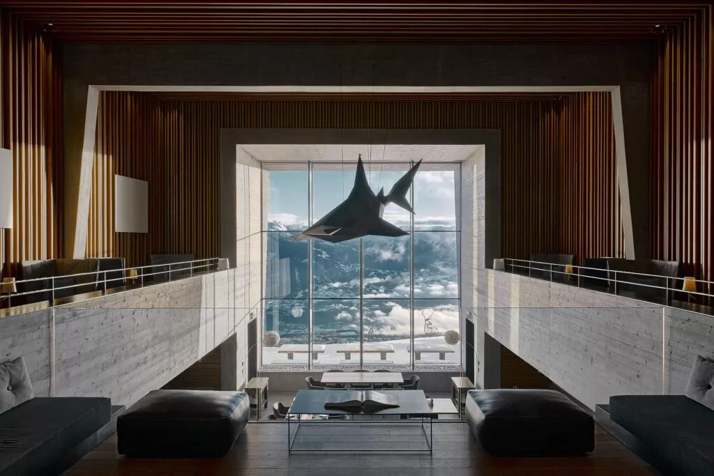 Lobby shark cClaus Brechenmacher 1024x683 - Das Chetzeron: Luxus auf 2112 Metern Höhe!