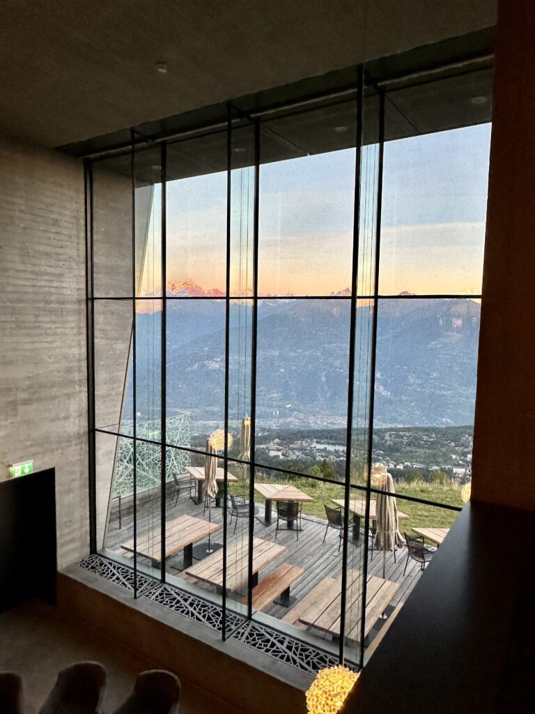 Hotel Chetzeron Crans Montana in ehemaliger Liftstation