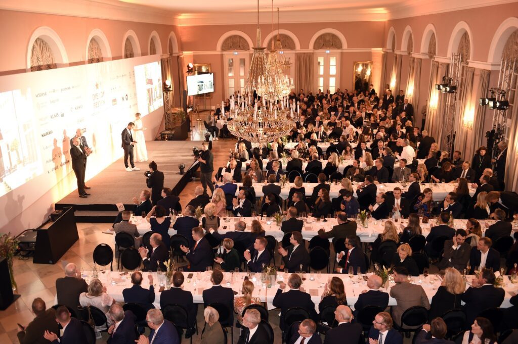 Ballsaal Verleihung „Die 101 besten Hotels Deutschlands“ im Wildbad Kreuth (Spa & Resort Bachmair Weissach) in Wildbad Kreuth am 19.11.2023 AGENCY PEOPLE IMAGE (c) Michael Tinnefeld