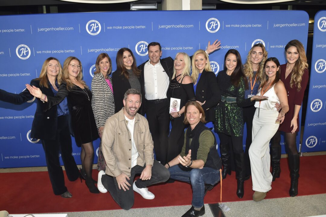 Dr. Marie Catherine Klarkowski, Barbara Osthoff, Carin C. Tietze, Karen Webb, Jürgen Höller mit Frau Kerstin Daniela Vukovic, Joana Danciu, Verena Ofarim, Elle Todoroua, Julia Haupt, Jan Hartmann, Mike Kraus / „Jürgen Höllers Power-Days“ in der Olympiahalle in München am 10.12.2023 / Foto: BrauerPhotos / G. Nitschke für Jürgen Höller