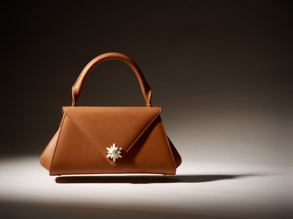 Handgefertigte Manufaktur Luxus Trachtentasche „Karoline“ aus der Edelweiß Linie von Dirndlblüte