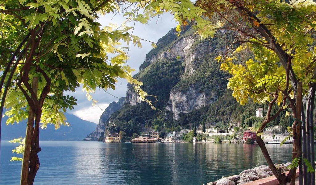 pixabay.de © travelspot CCO Public Domain Der Gardasee ist für viele ein Traumreiseziel mit einer atemberaubenden Natur.