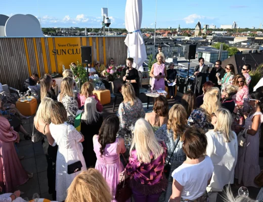 Networking-Event des Club europäischer Unternehmerinnen 2025 auf der Dachterrasse des Mandarin Oriental Munich – Summer in the City mit prominenten Businessfrauen.