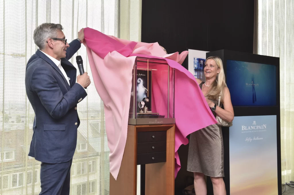 Die neue Blancpain Fifty Fathoms For Her – vereint Schweizer Uhrmacherkunst mit weiblichem Engagement für den Ozean.