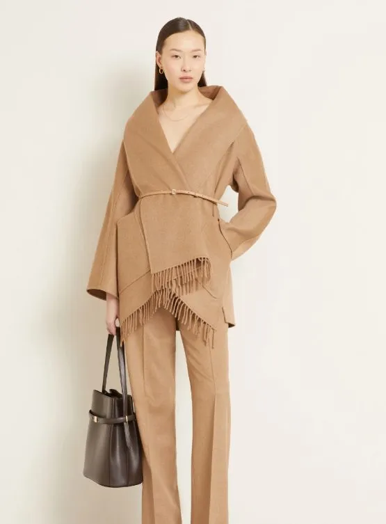 Beiger Kimono-Mantel aus Wollstoff mit Bindeg&uuml;rtel und Fransenabschluss