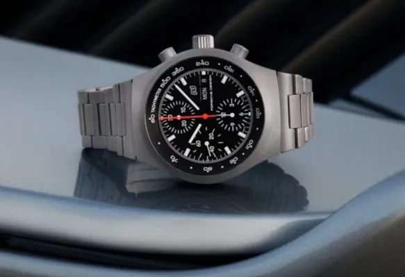 Porsche Design Chronograph 1 – 1975 Limited Edition aus Titan mit schwarzem Zifferblatt