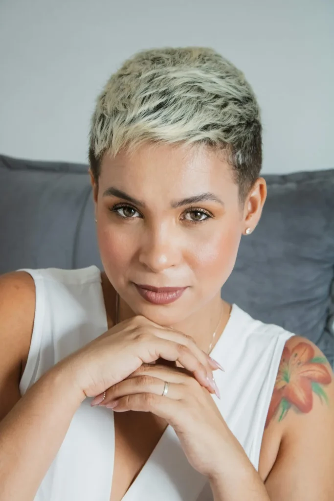 Frisuren für dünnes haar mit sehr kurzem Pixie-Cut und gleichmäßiger Textur