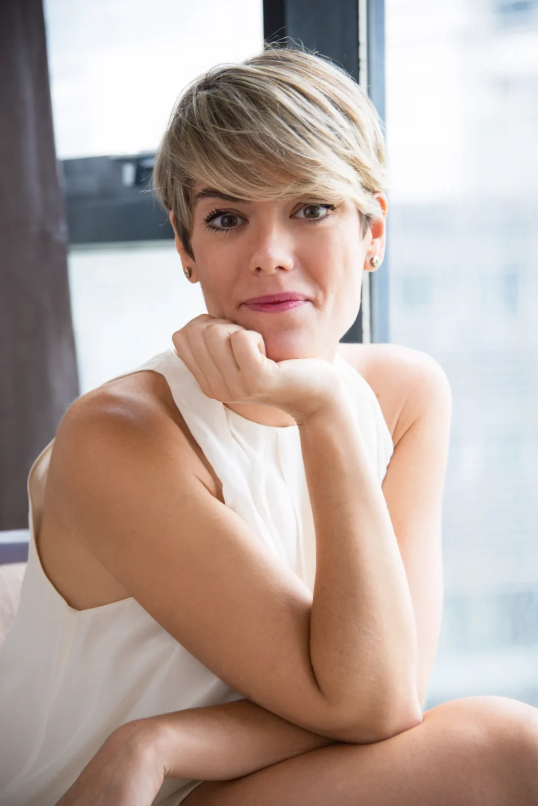 Frisuren für dünnes haar mit klassischem Pixie-Cut und klaren Konturen