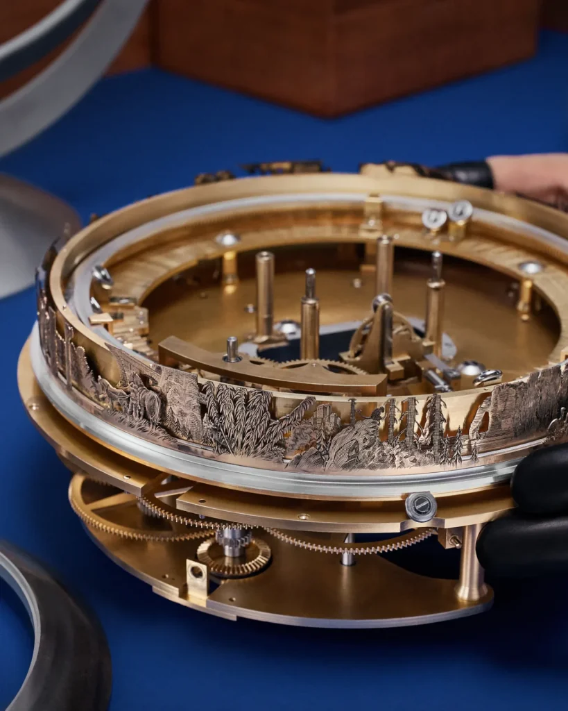 Handgravierte Roségold-Ringe der Louis Vuitton x De Bethune LVDB-03 Sympathique Tischuhr