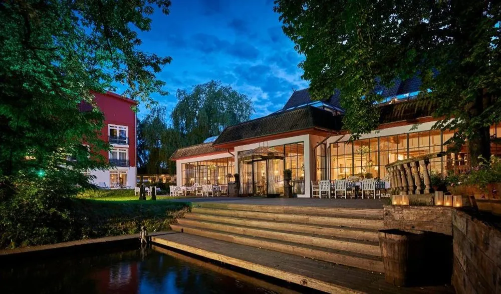 Luxushotel am Wasser in Deutschland &ndash; Bleiche Resort & Spa im Spreewald mit Terrasse direkt am Fluss