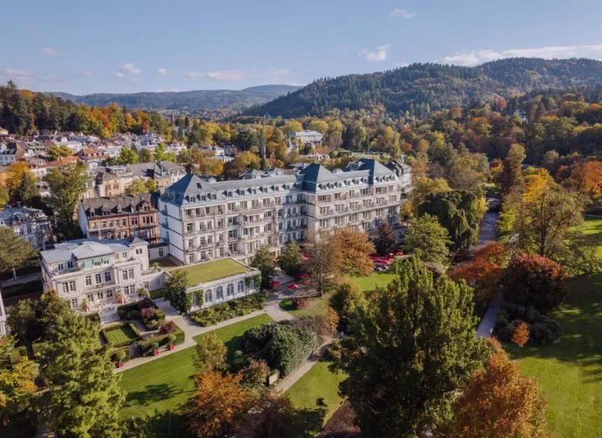 Luxushotel am Wasser in Deutschland &ndash; Brenners Park-Hotel & Spa in Baden-Baden mit Parkanlage und Lage am Fluss Oos