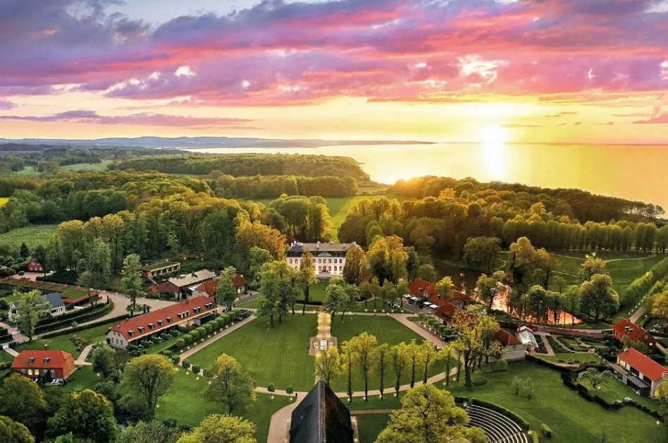 Luxushotel am Wasser in Deutschland &ndash; Weissenhaus Private Nature Luxury Resort an der Ostsee mit Schloss, Park und Meerblick