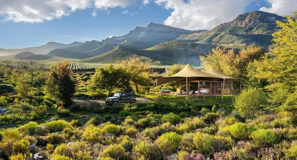 Luxus Safari Zelt Lodge in den Cederbergen S&uuml;dafrika mit Bergen und Naturkulisse