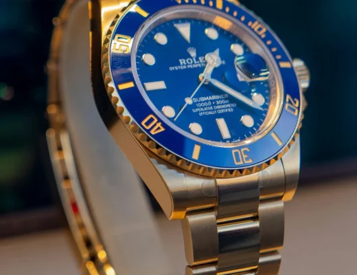 Rolex-Uhren auf einem Tisch