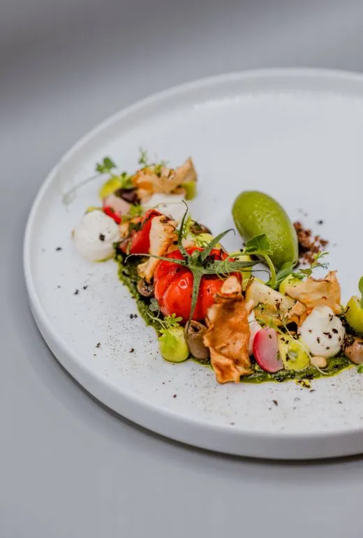 Kreativ angerichtetes Gourmetgericht im Andreus Golf & Spa Resort in Südtirol