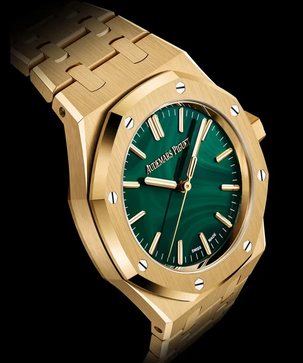 Audemars Piguet Royal Oak mit Malachit-Zifferblatt und integriertem Gelbgoldarmband
