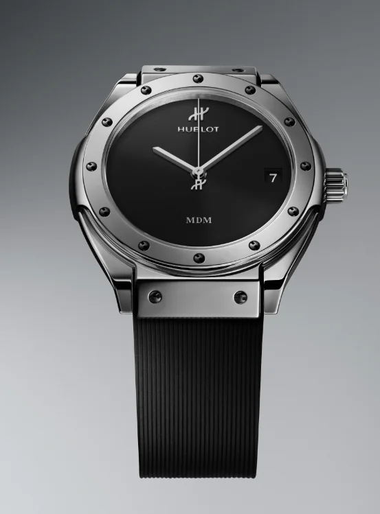 Hublot Classic Fusion Tributo 2026 in 18 Karat Weißgold mit schwarzem Onyx-Zifferblatt und Kautschukarmband