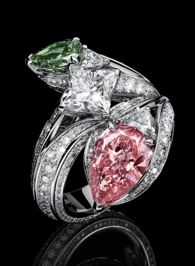 Louis Vuitton Mythica Victory-Ring mit rosafarbenem 3,31-Karat-Diamanten, grünem Diamanten und Monogramm-Sternschliff